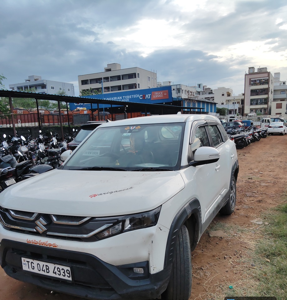 2024 Maruti Suzuki Brezza LXi Compact SUV 61000 km 1 year for sale in VENKAT STOCK YARD Vijayawada — photo 3