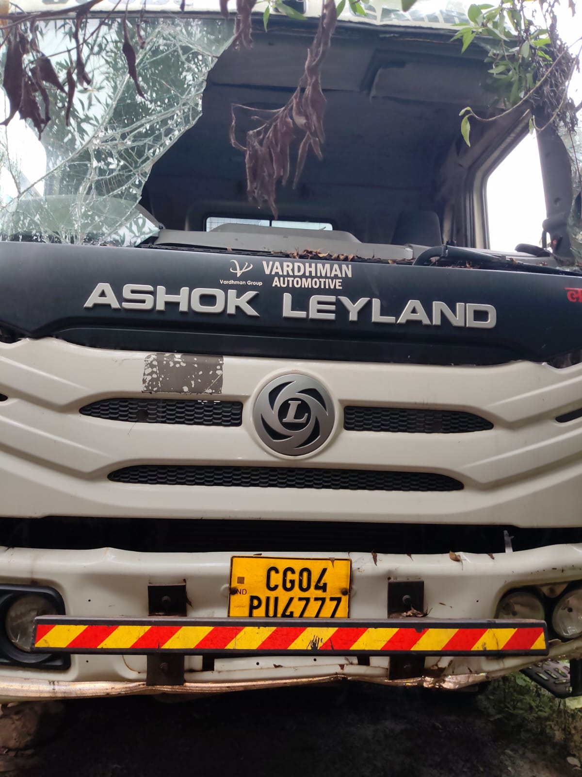 2024 Ashok Leyland AVTR 5525 Tractor Trailer 200000 km 2 years for sale in Lanjewar Parking Yard,Bihind High Court, Bilaspur Bilaspur — photo 1