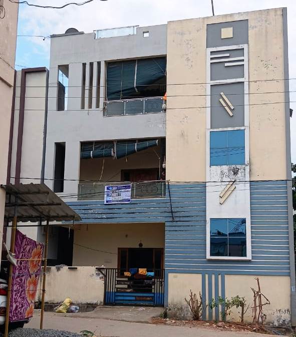 2 BHK Flat for sale in Entire First Floor, Nr Venkateswara Temple,Lakshmipuram Visakhapatnam — photo 1