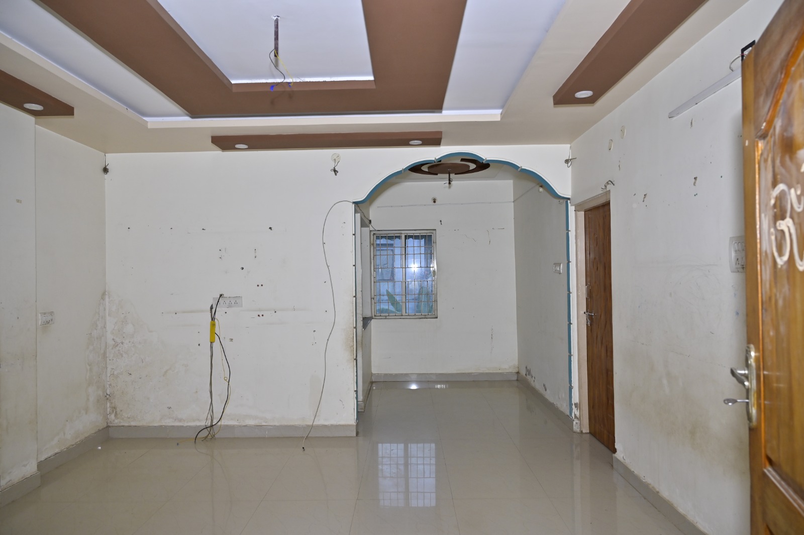 2 BHK Flat for sale in Entire First Floor, Nr Venkateswara Temple,Lakshmipuram Visakhapatnam — photo 2