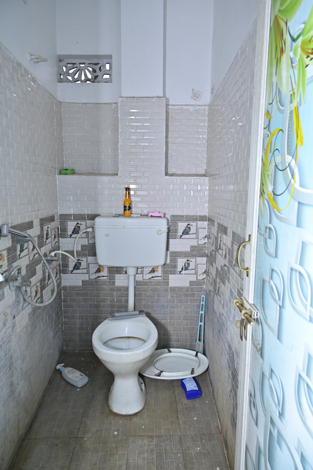 2 BHK Flat for sale in Entire First Floor, Nr Venkateswara Temple,Lakshmipuram Visakhapatnam — photo 5