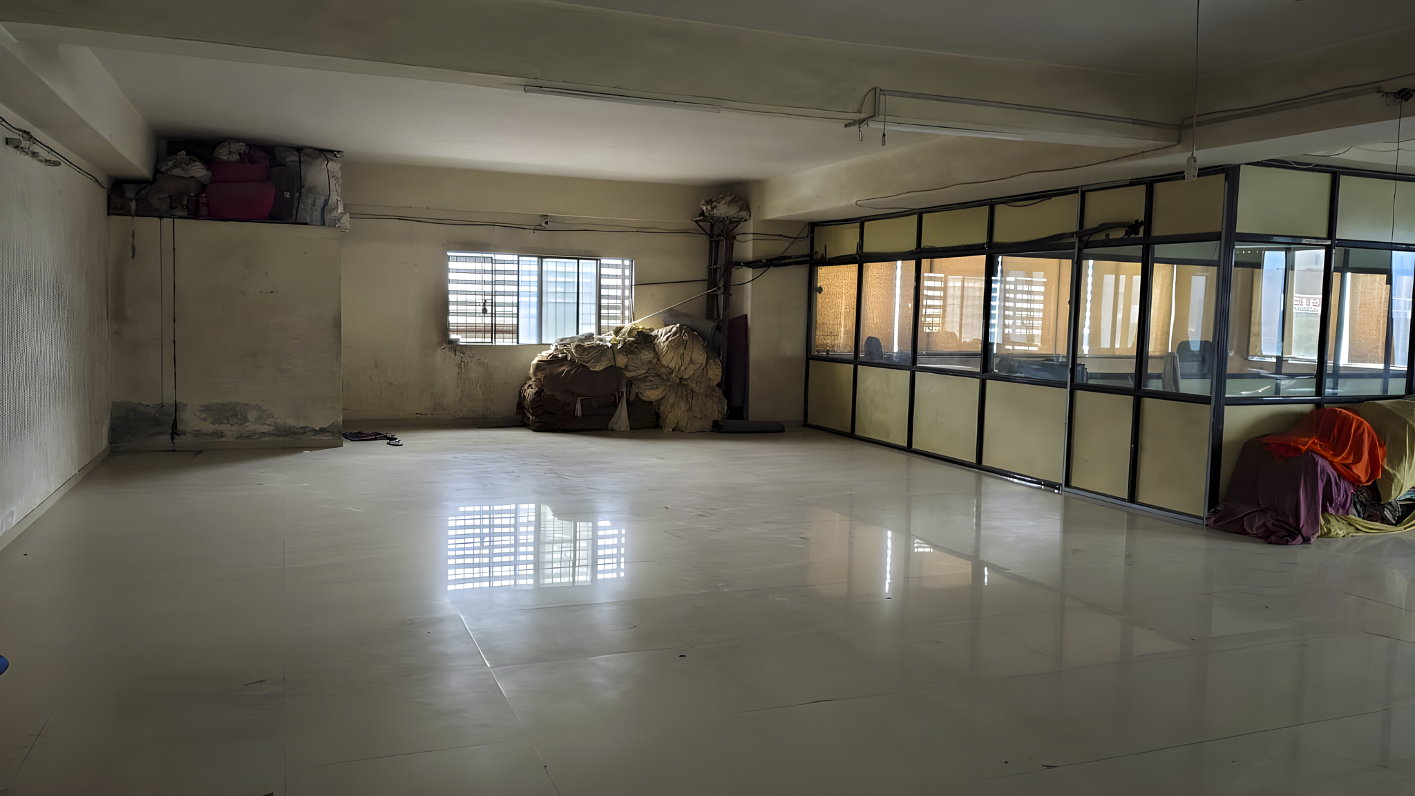 2600 square feet Shops for sale in BEGUMPURA Surat — photo 3