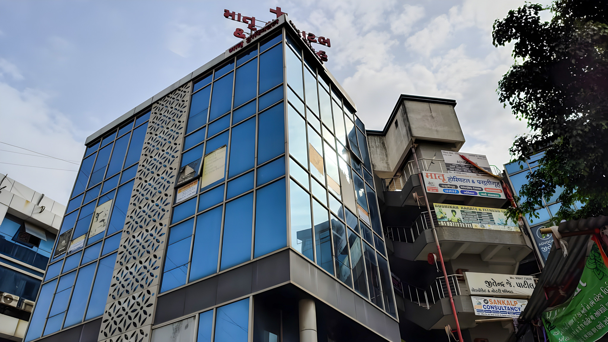 33 square meter Shops for sale in Surat — photo 1