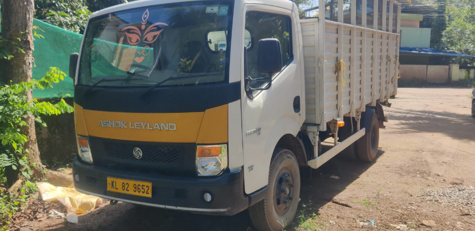 2022 Ashok Leyland Partner 6 Tyre 3320/HSD/14 ft Truck 52000 km 4 years for sale in KOLLAM Kollam — photo 1