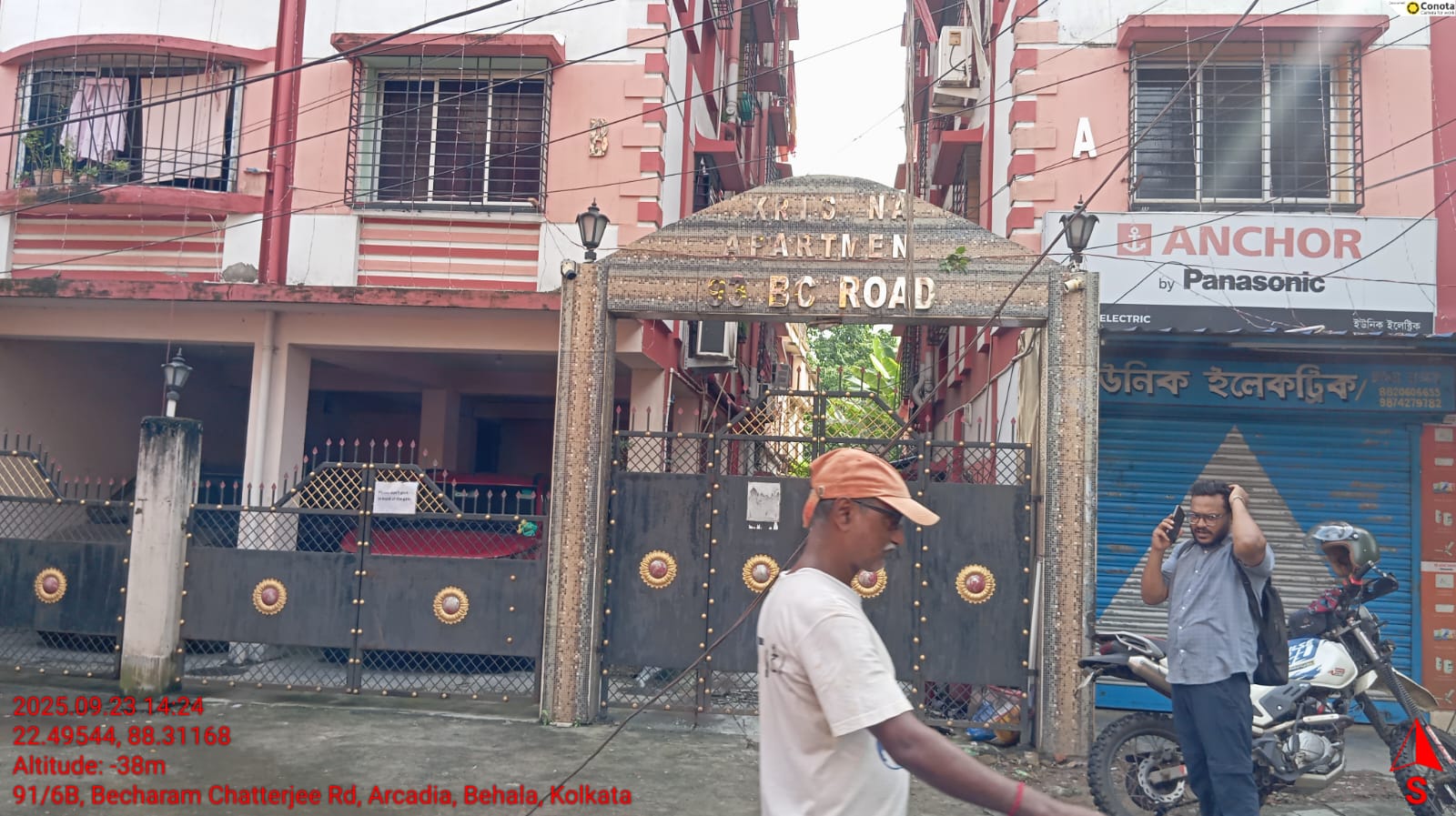 2 BHK Flat for sale in Krishna Apartment, Behala Parnasree Kolkata — photo 2