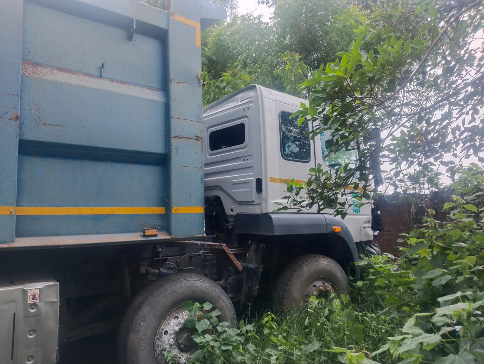 2020 BharatBenz 4232R 10x2 Truck 95000 km 5 years for sale in M/S PANDEY AGENCY PROP. DHARAM SHANKAR PANDEY2 Prayagraj — photo 3