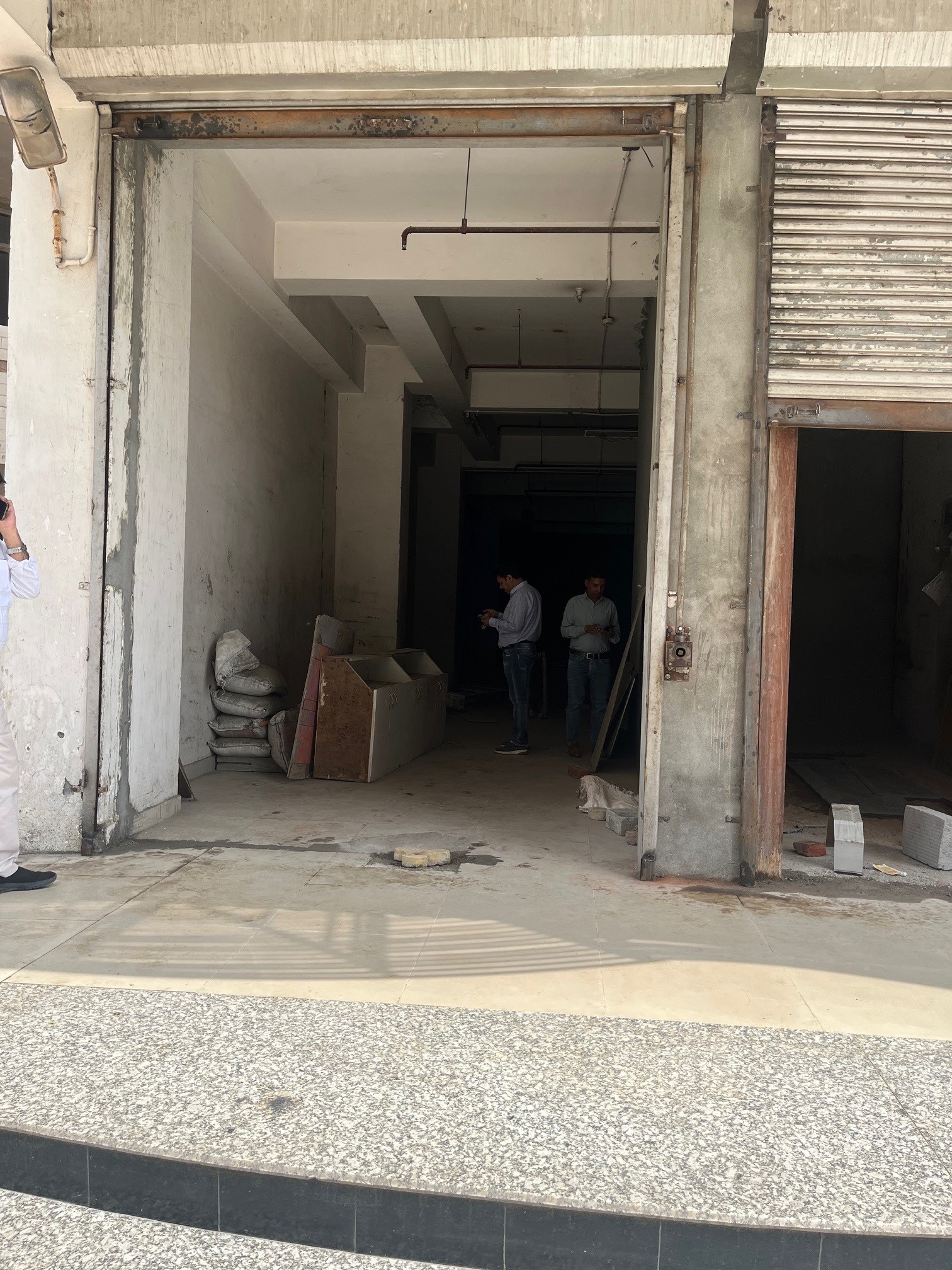 Shops for sale in Ghaziabad — photo 1