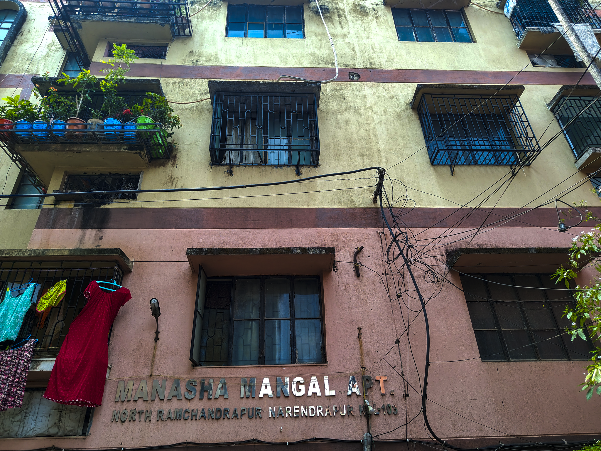 910 square feet Flat for sale in BONHOOGLY Kolkata — photo 1