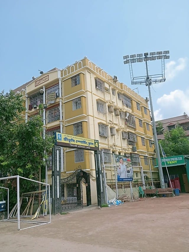 872.56 square feet Flat for sale in LAKE TOWN Kolkata — photo 1