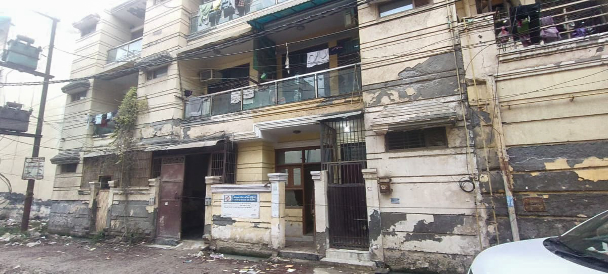 400 square feet Flat for sale in New Delhi — photo 1