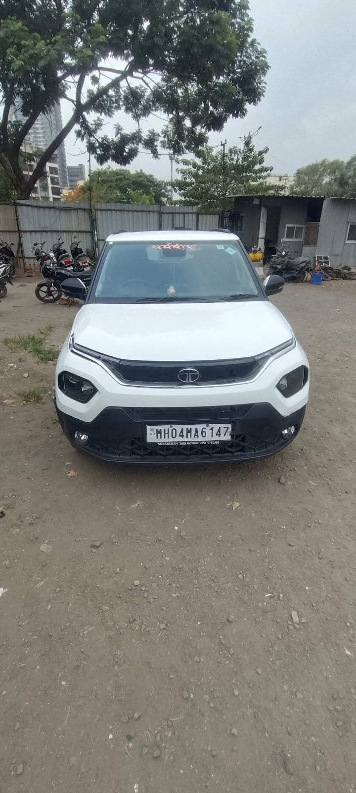 2024 Tata Punch CNG variants SUV 25000 km 2 years for sale in kelvin warehouse Thane — photo 2