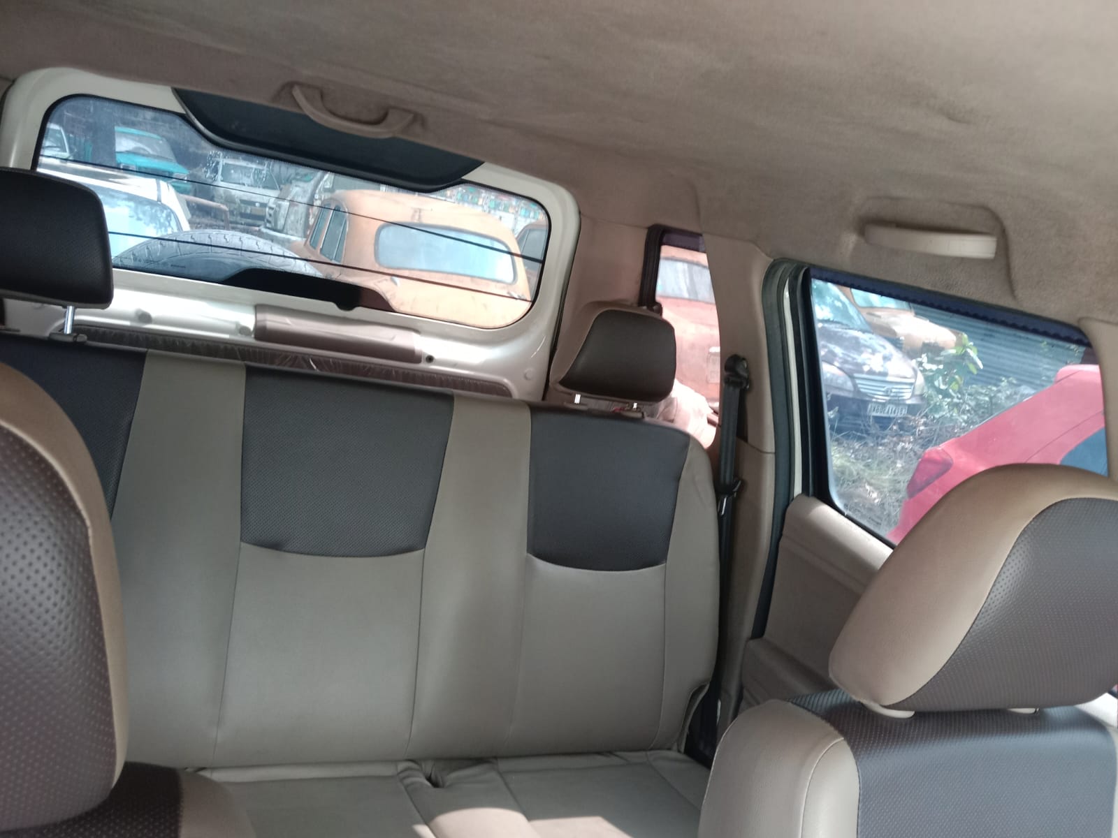 2023 Mahindra XUV300 W4 Compact SUV 3 years for sale in BENGAL PARKING Koyra — photo 5