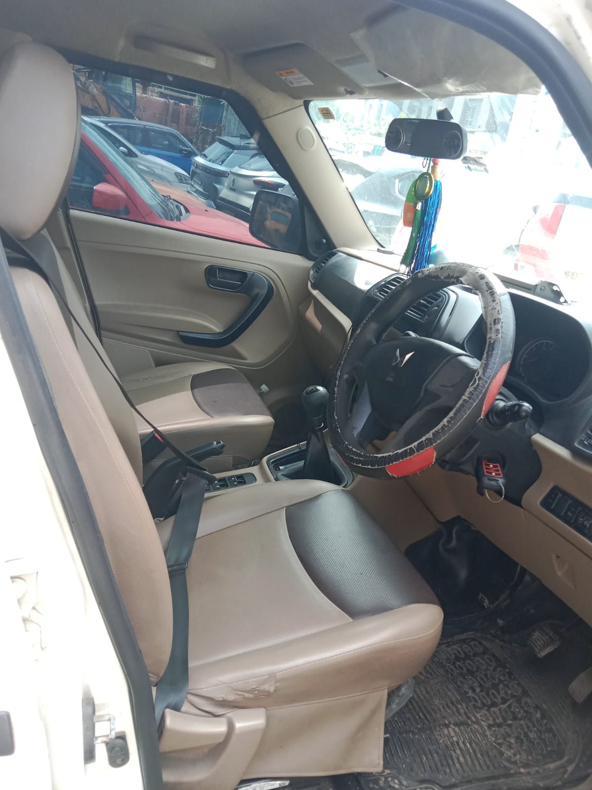 2023 Mahindra XUV300 W4 Compact SUV 3 years for sale in BENGAL PARKING Koyra — photo 6