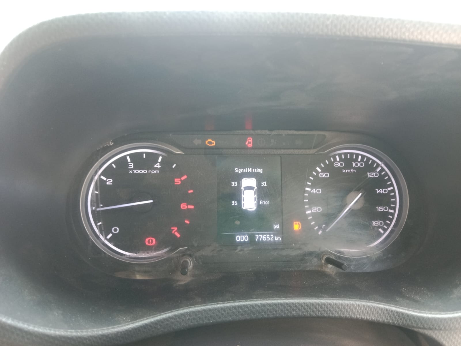 2023 Mahindra XUV300 W4 Compact SUV 3 years for sale in BENGAL PARKING Koyra — photo 9