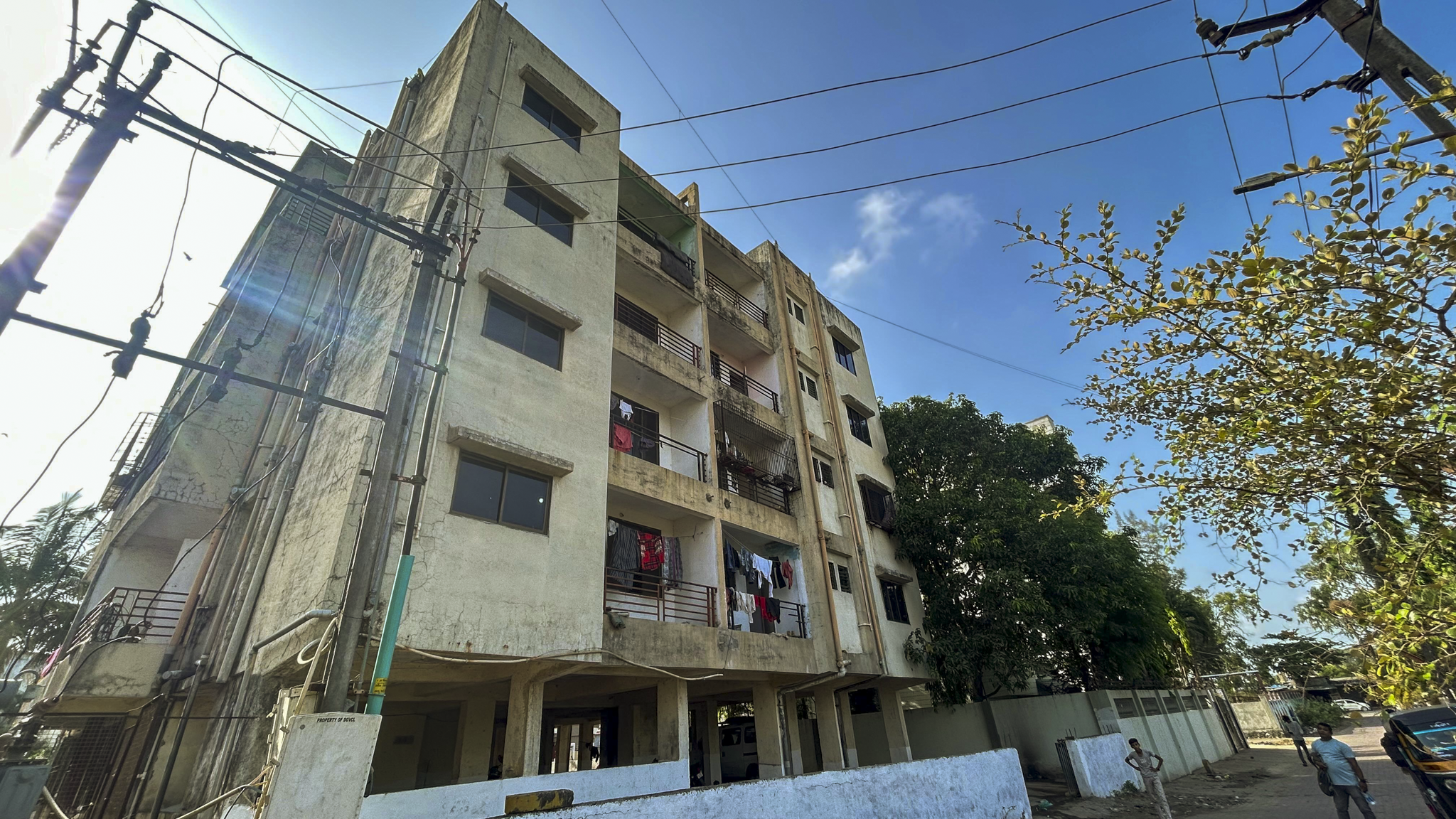 855 square feet Flat for sale in Near Apex Heights Umbergaon — photo 3