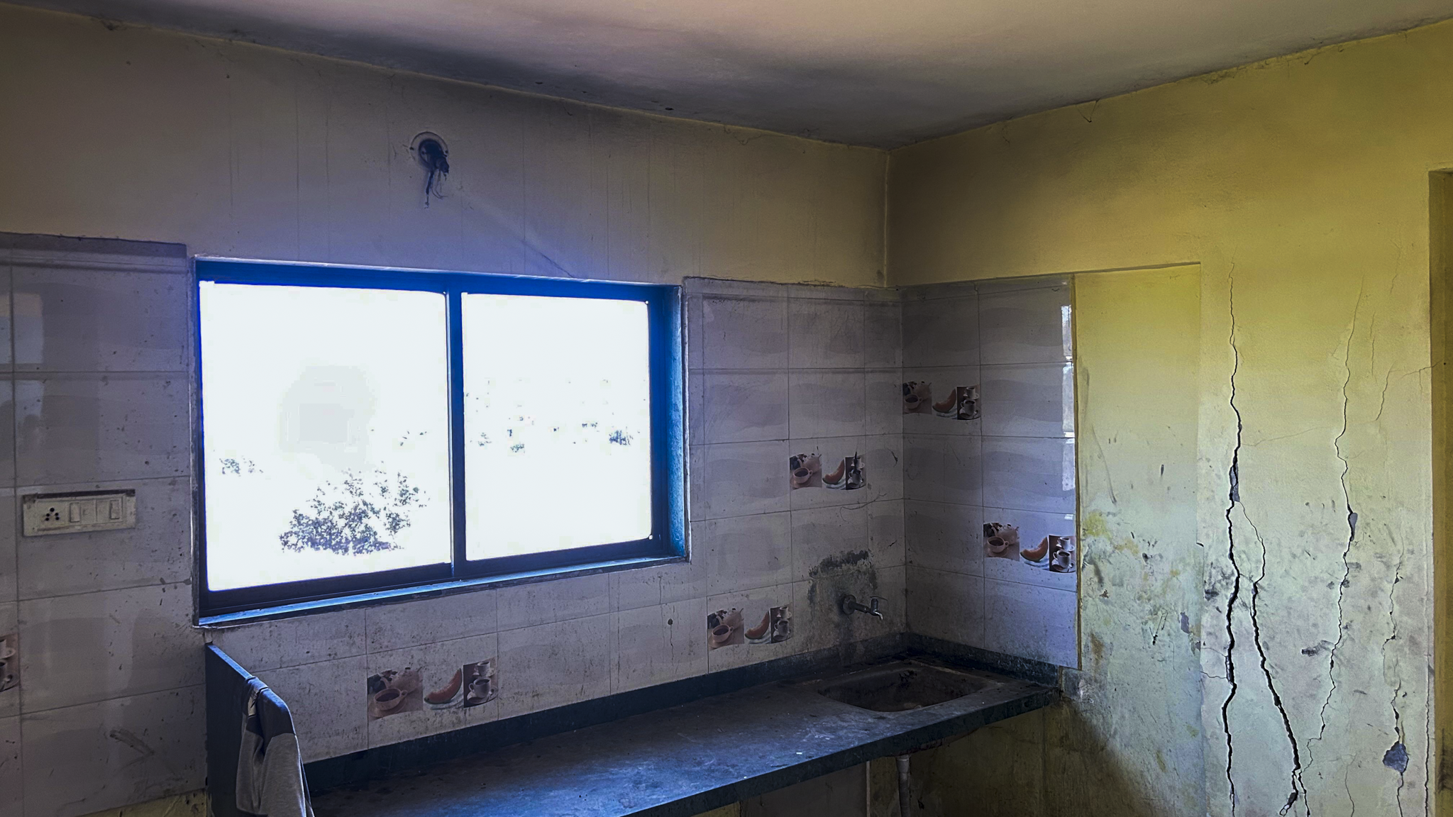 855 square feet Flat for sale in Near Apex Heights Umbergaon — photo 7