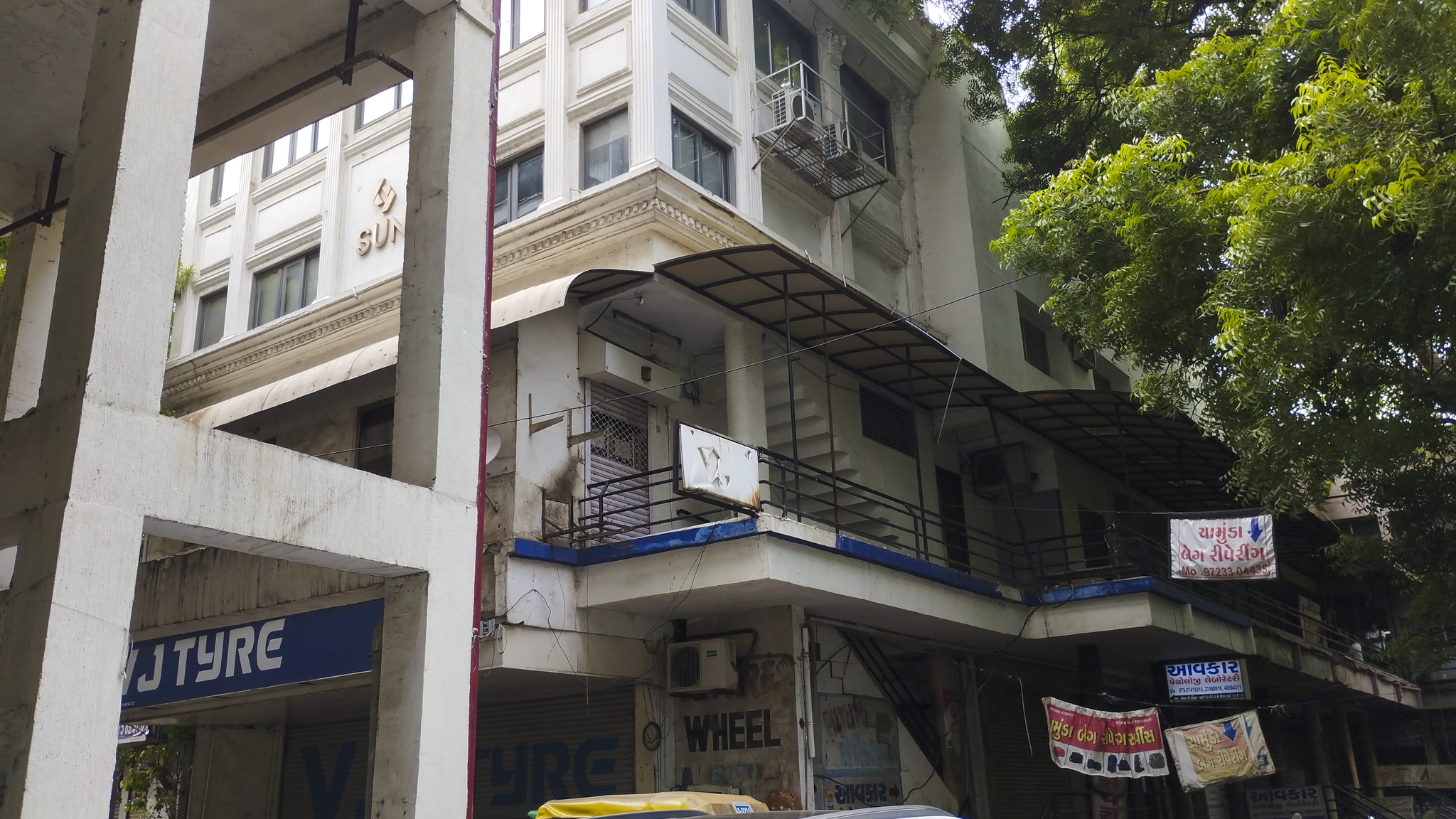 656 square feet Flat for sale in Ahmedabad — photo 2