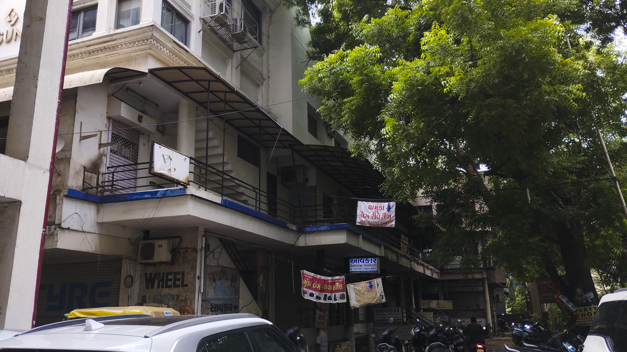 515 square feet Office for sale in Ahmedabad — photo 2