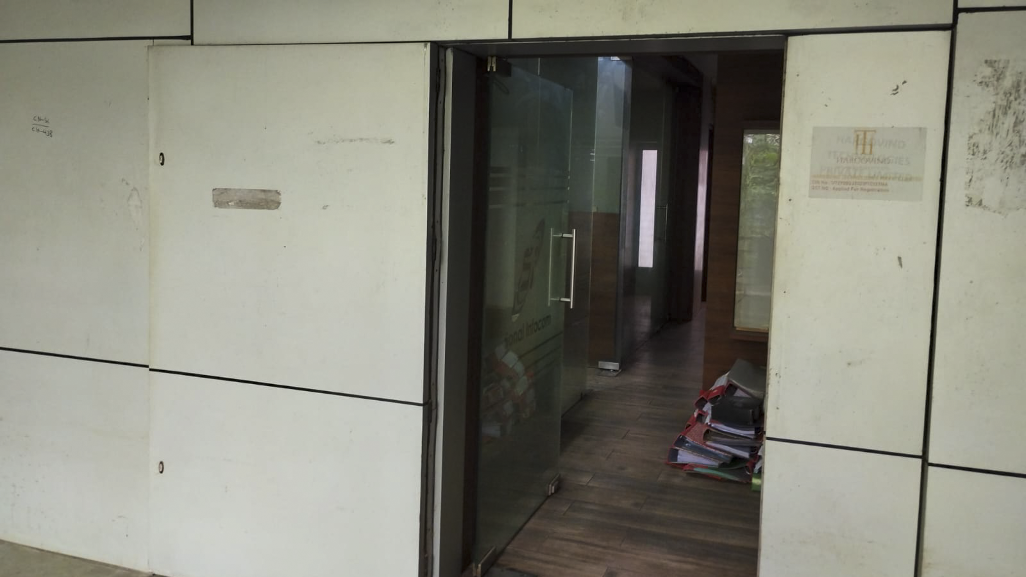 515 square feet Office for sale in Ahmedabad — photo 7