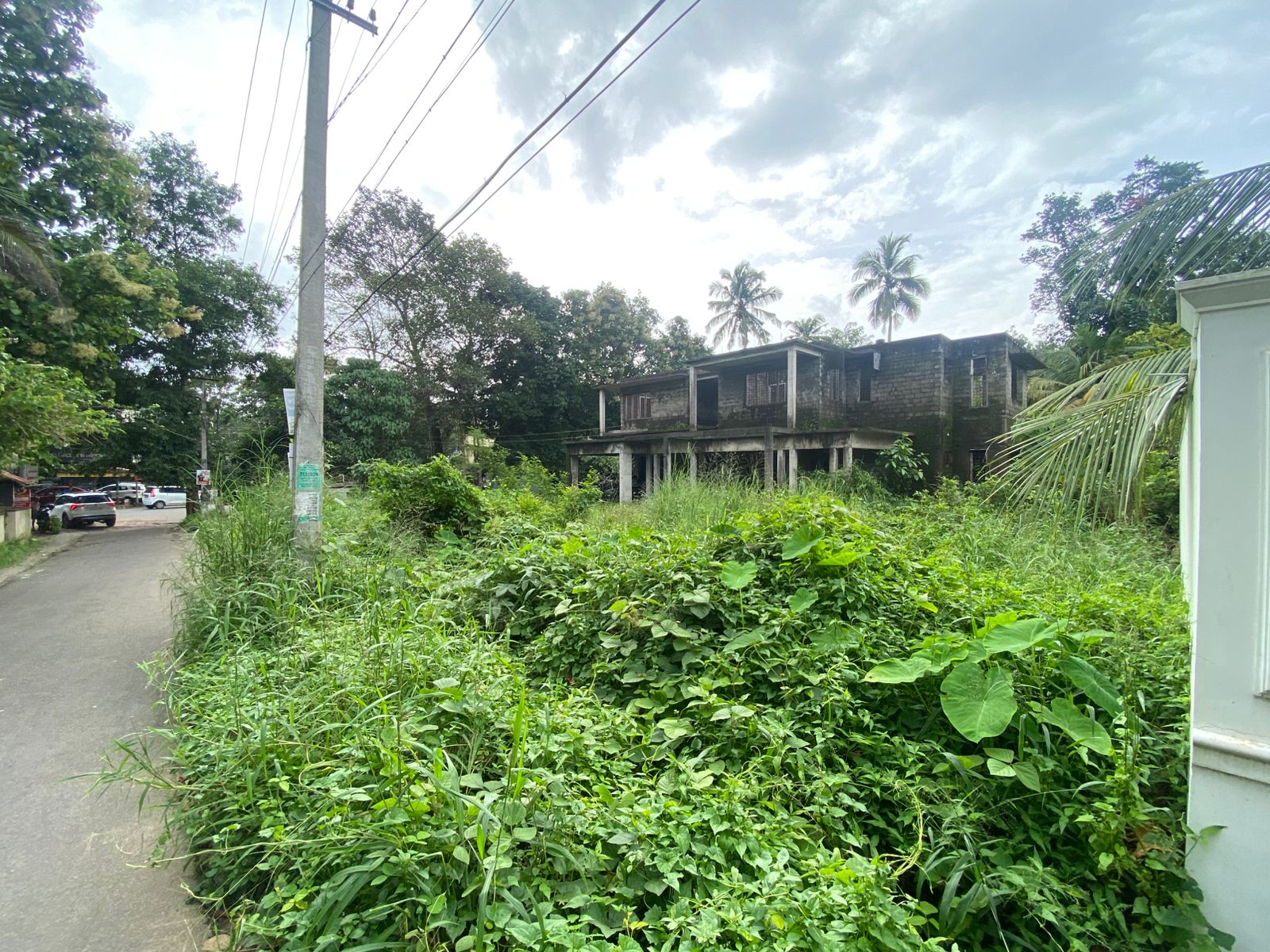 302 square meter Individual House for sale in Amballoor — photo 1