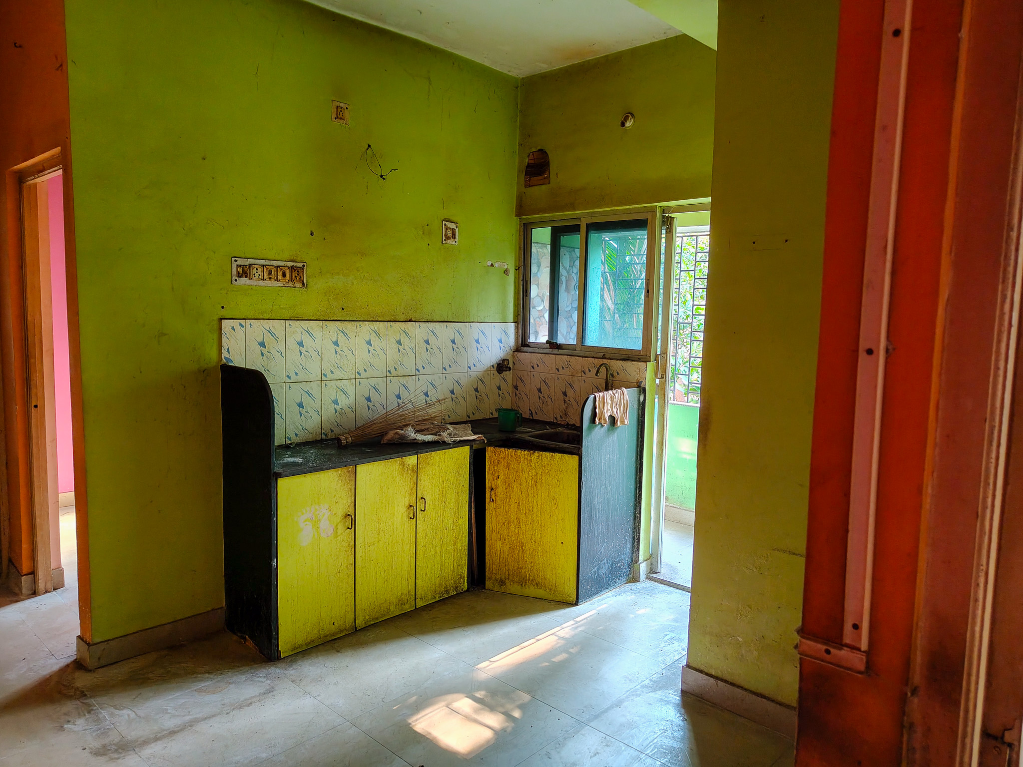 768 square feet Flat for sale in GARDEN REACH Kolkata — photo 1