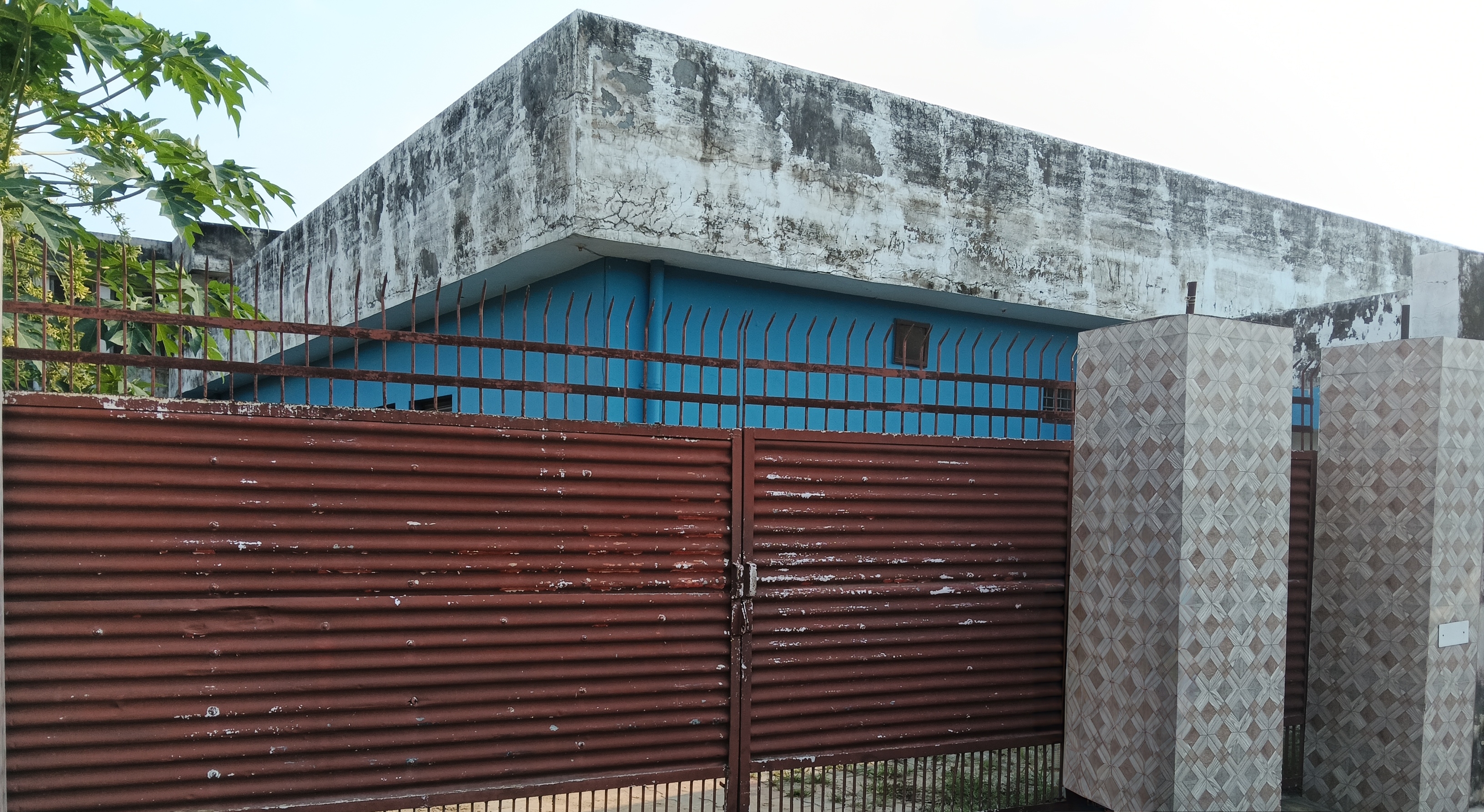 LAND AND BUIDING for sale in Indora — photo 1