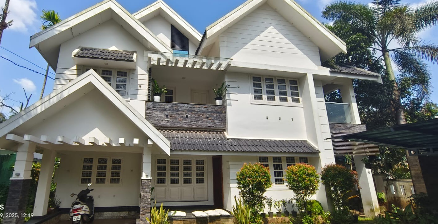 241.83 square meter Individual House for sale in Chowwara — photo 1
