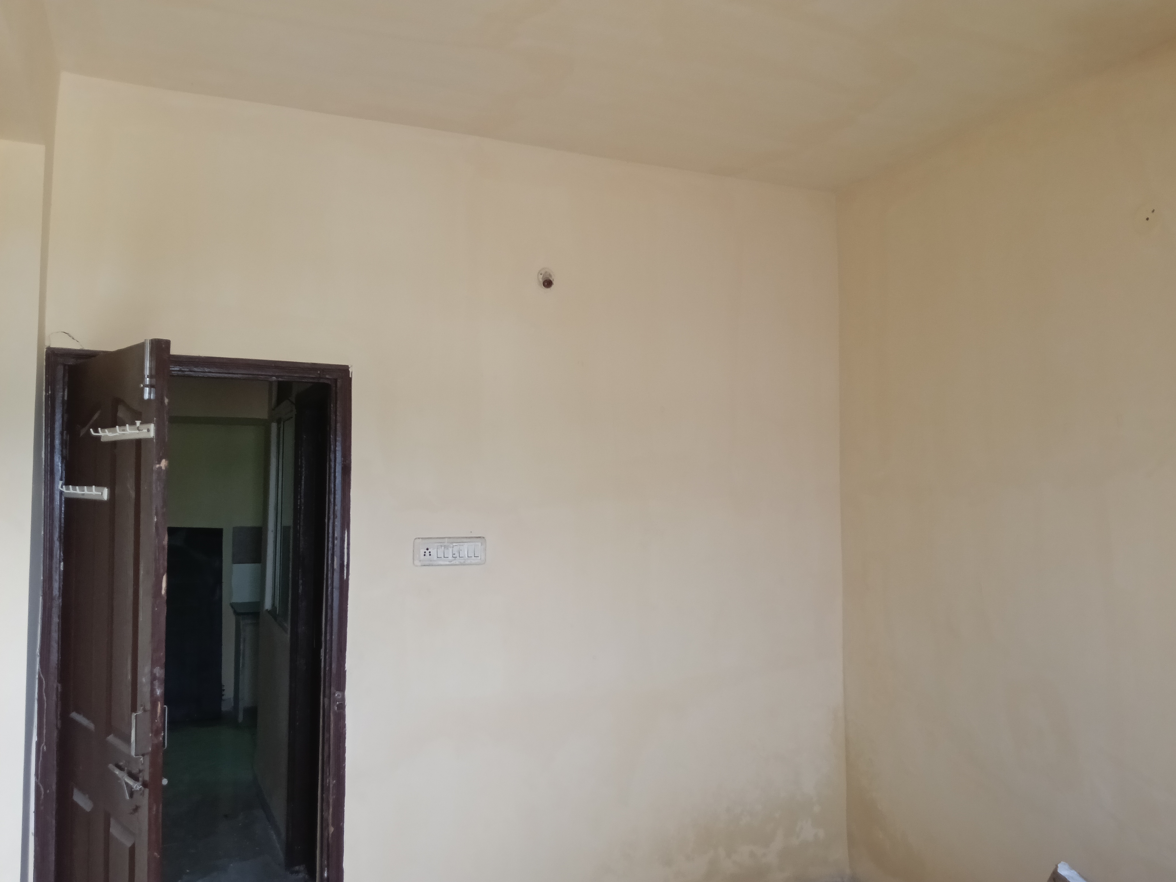 750 square feet Flat for sale in Shri Krishna Planet, LIMBODI Indore — photo 1
