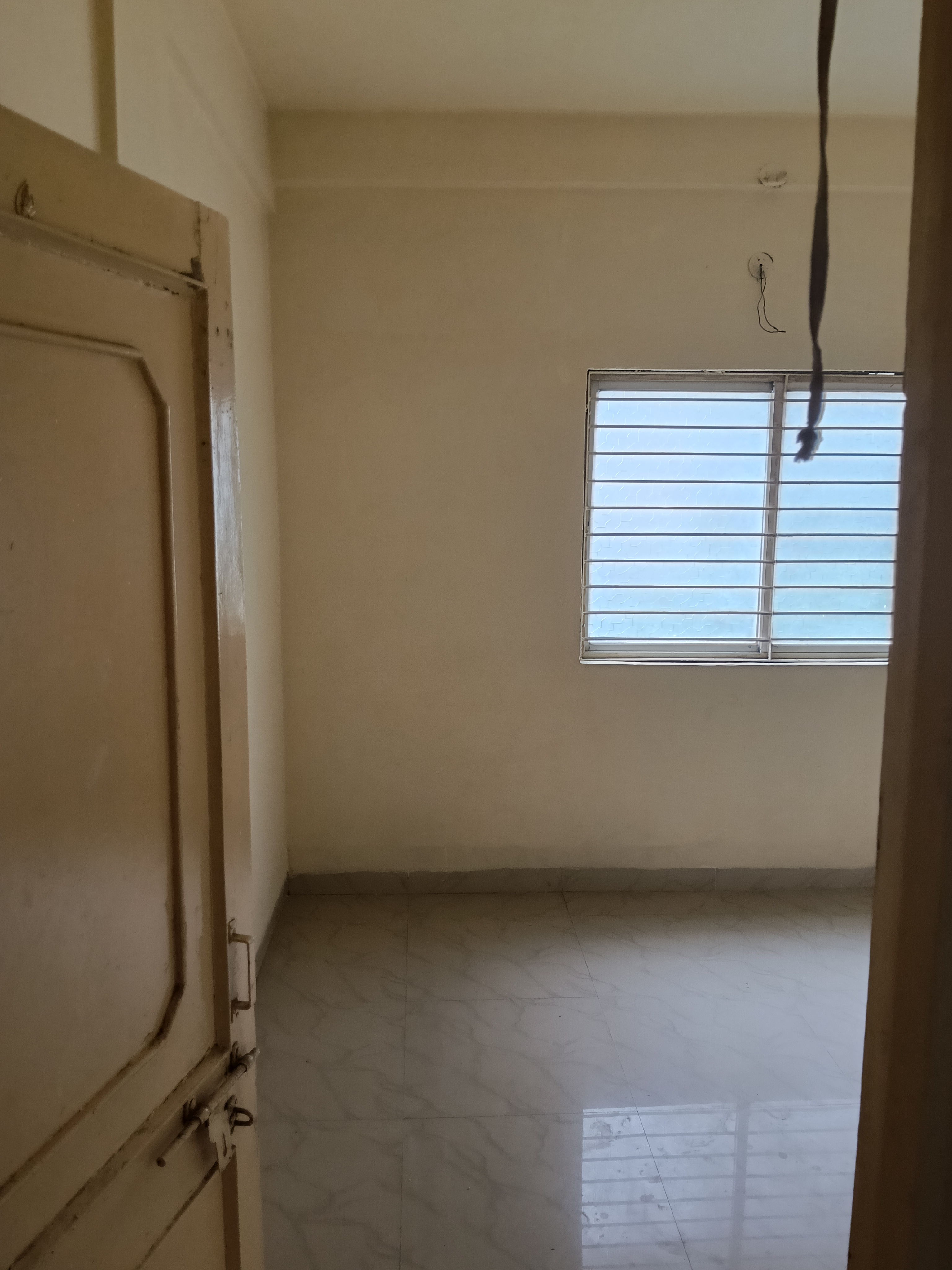 450 square feet Flat for sale in Jaishree Syndicate Colony, MANIK BAGH Indore — photo 1