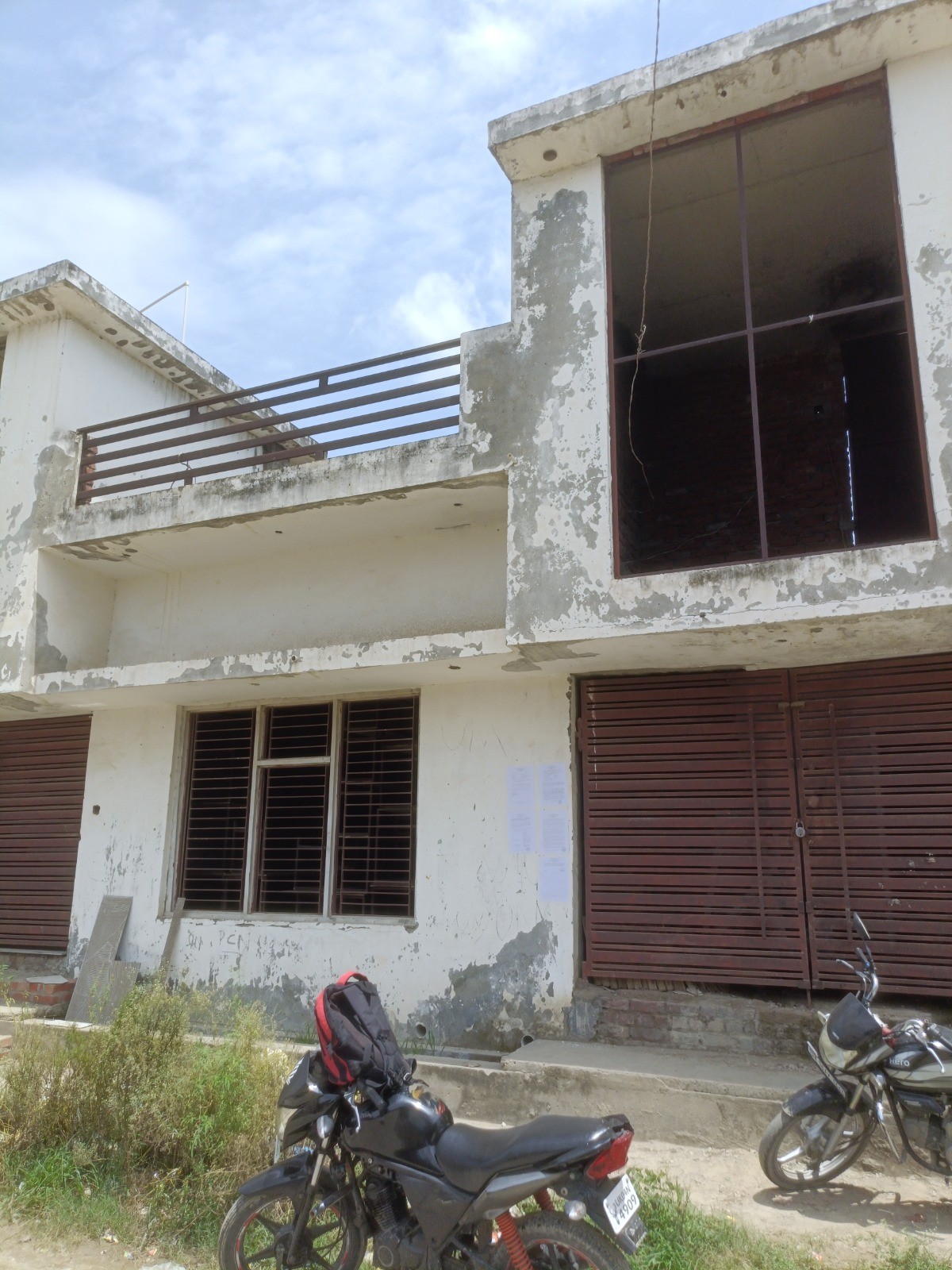 92.93 square meter Individual House for sale in village Fajalpur Mehraula Tehsil Rudrapur Dineshpur — photo 1