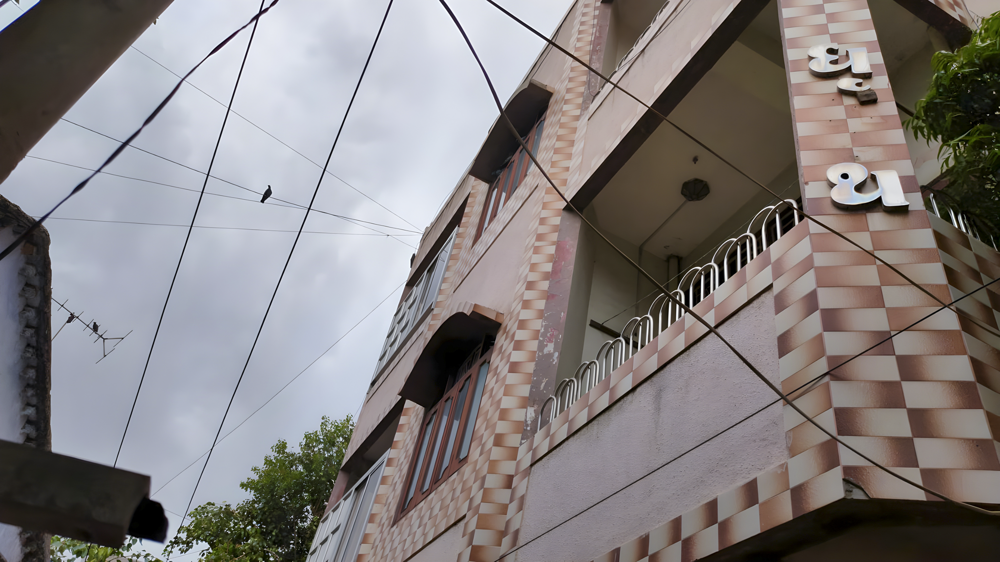 107.51 square meter Flat for sale in Bhuj — photo 1