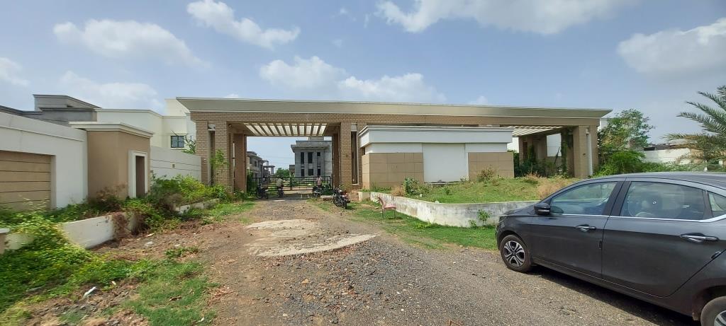 LAND AND BUILDING for sale in Vadodara — photo 1