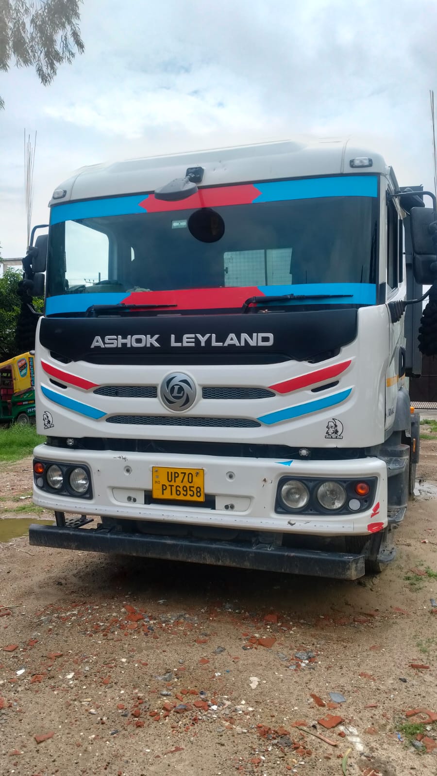 2025 Ashok Leyland AVTR 5525 Tractor Trailer 102213 km 1 year for sale in BAJAJ GARAGE Prayagraj — photo 13