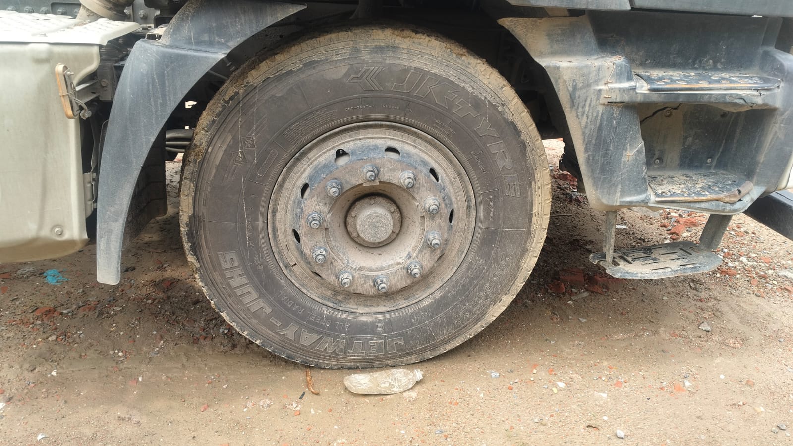 2025 Ashok Leyland AVTR 5525 Tractor Trailer 102213 km 1 year for sale in BAJAJ GARAGE Prayagraj — photo 6