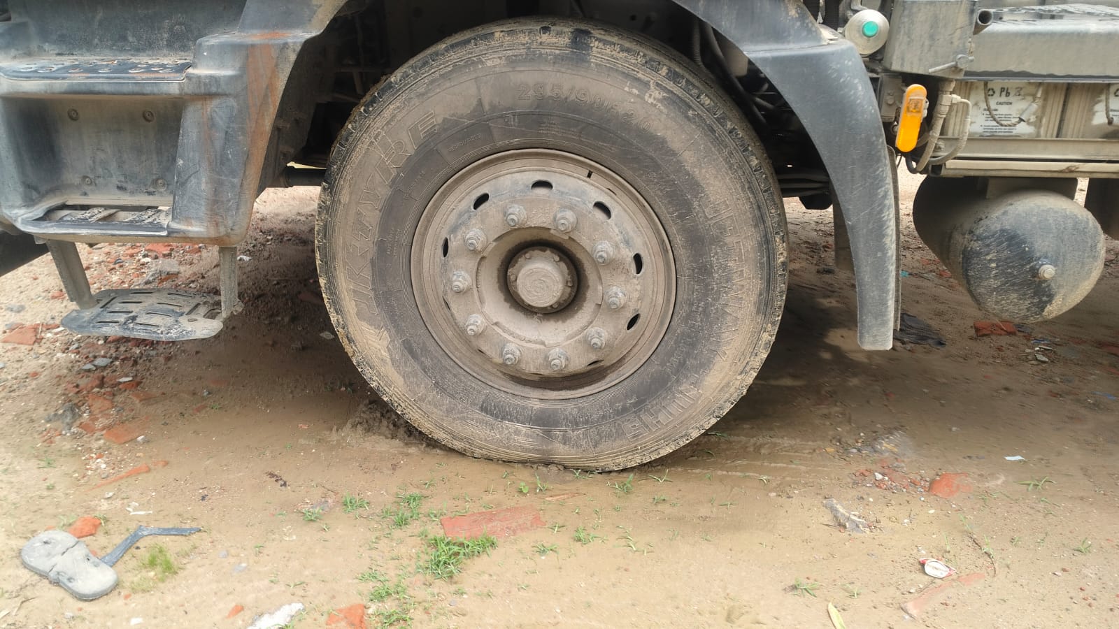 2025 Ashok Leyland AVTR 5525 Tractor Trailer 102213 km 1 year for sale in BAJAJ GARAGE Prayagraj — photo 11