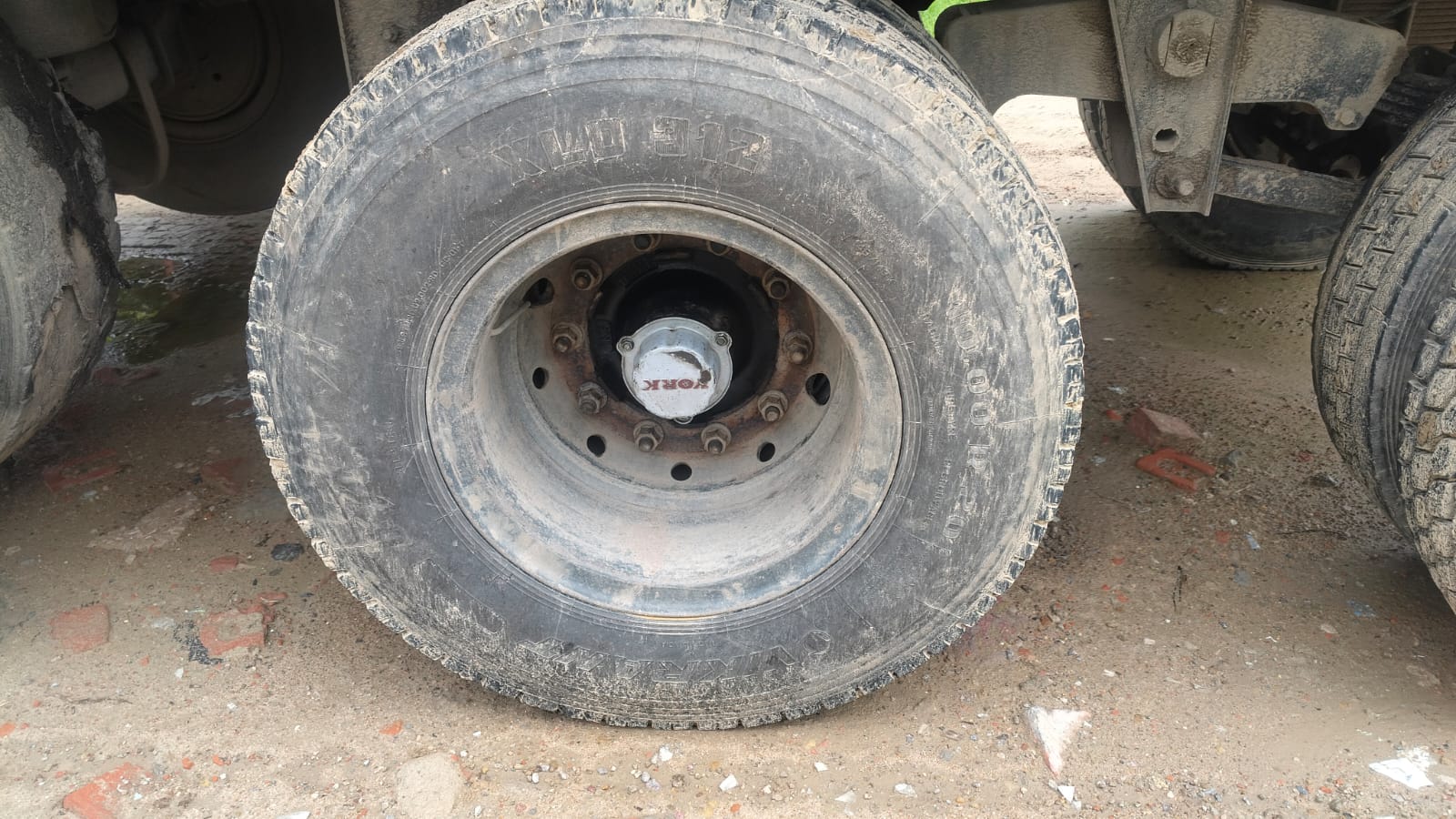 2025 Ashok Leyland AVTR 5525 Tractor Trailer 102213 km 1 year for sale in BAJAJ GARAGE Prayagraj — photo 5