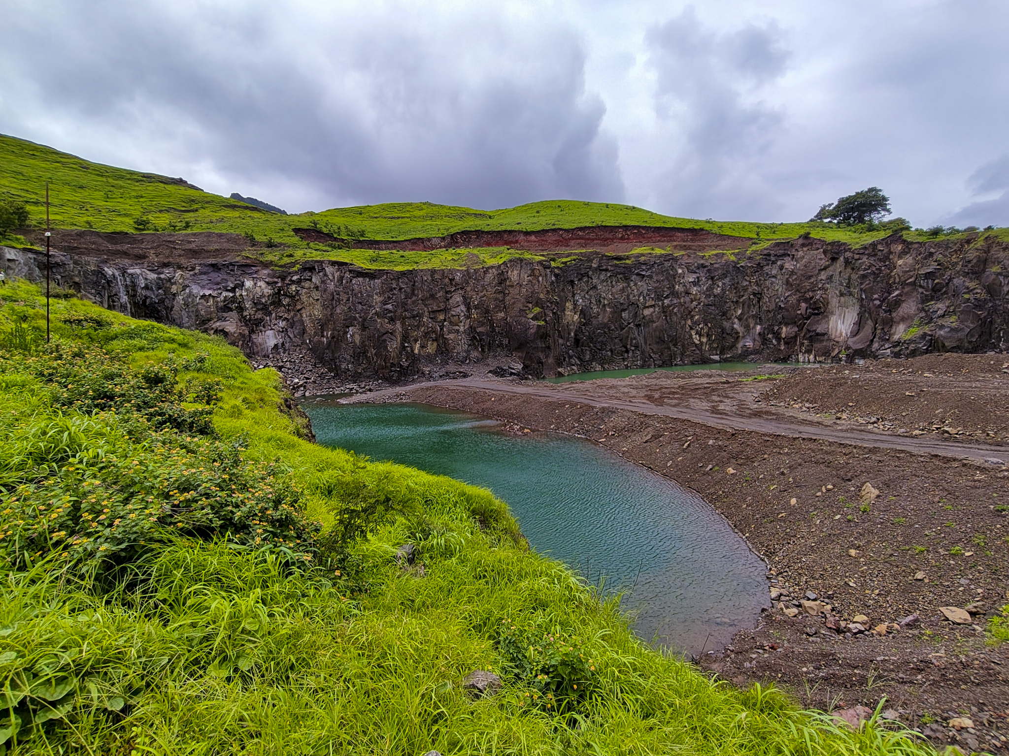 22000 square meter Quarry Land with machinery for sale in Sasvad — photo 6