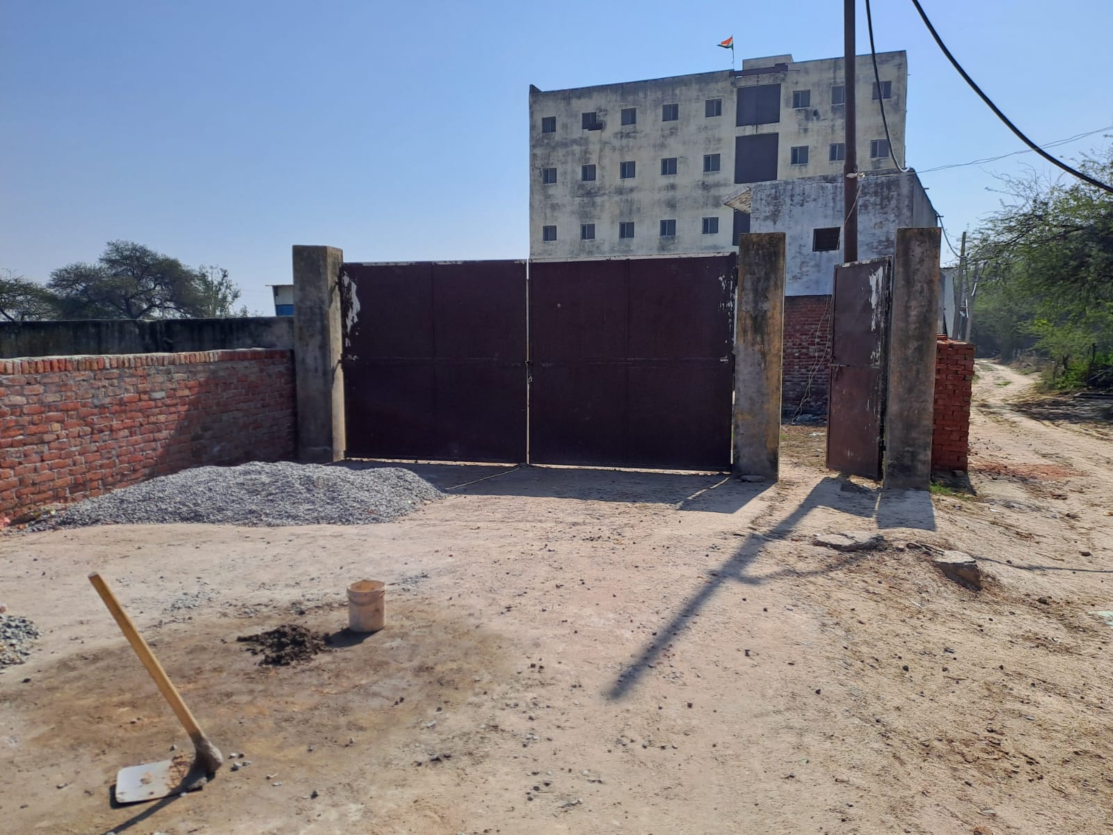 Shed with Plant and Machinery for sale in Awagarh — photo 1