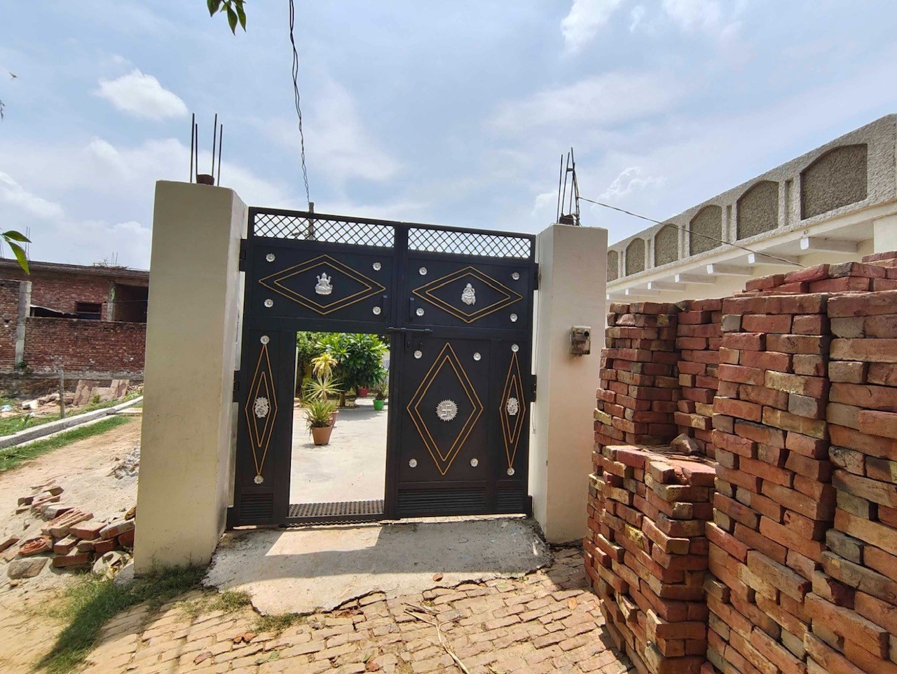 other for sale in Sikandra Rao — photo 1