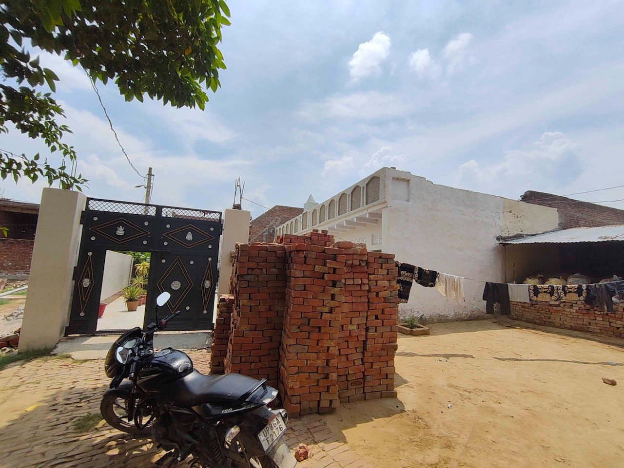 other for sale in Sikandra Rao — photo 3