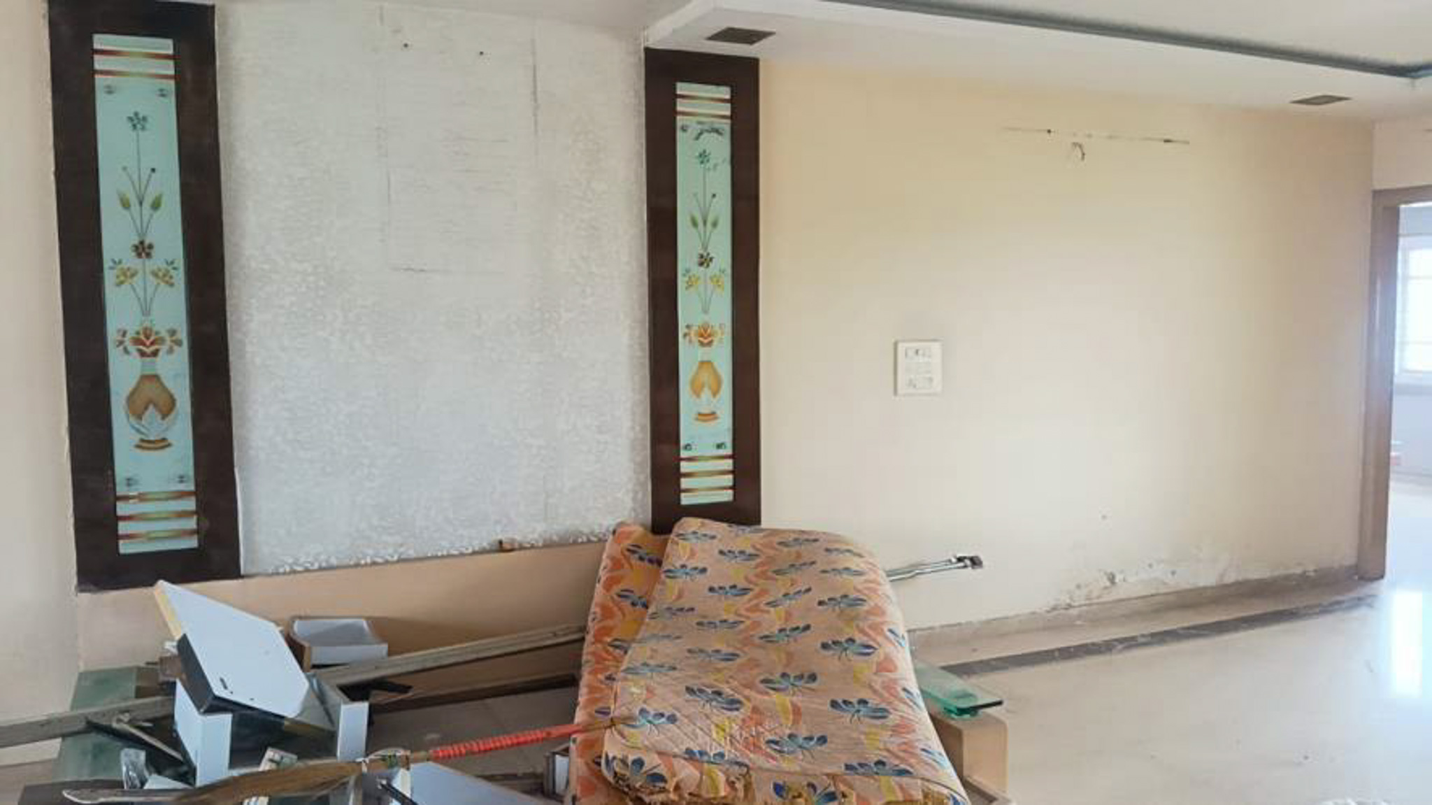4 BHK Flat for sale in SURYA ENCLAVE, Surya Enclave Apartment Opp Bank of Baroda, City Light Road,Surat Chalthan — photo 1
