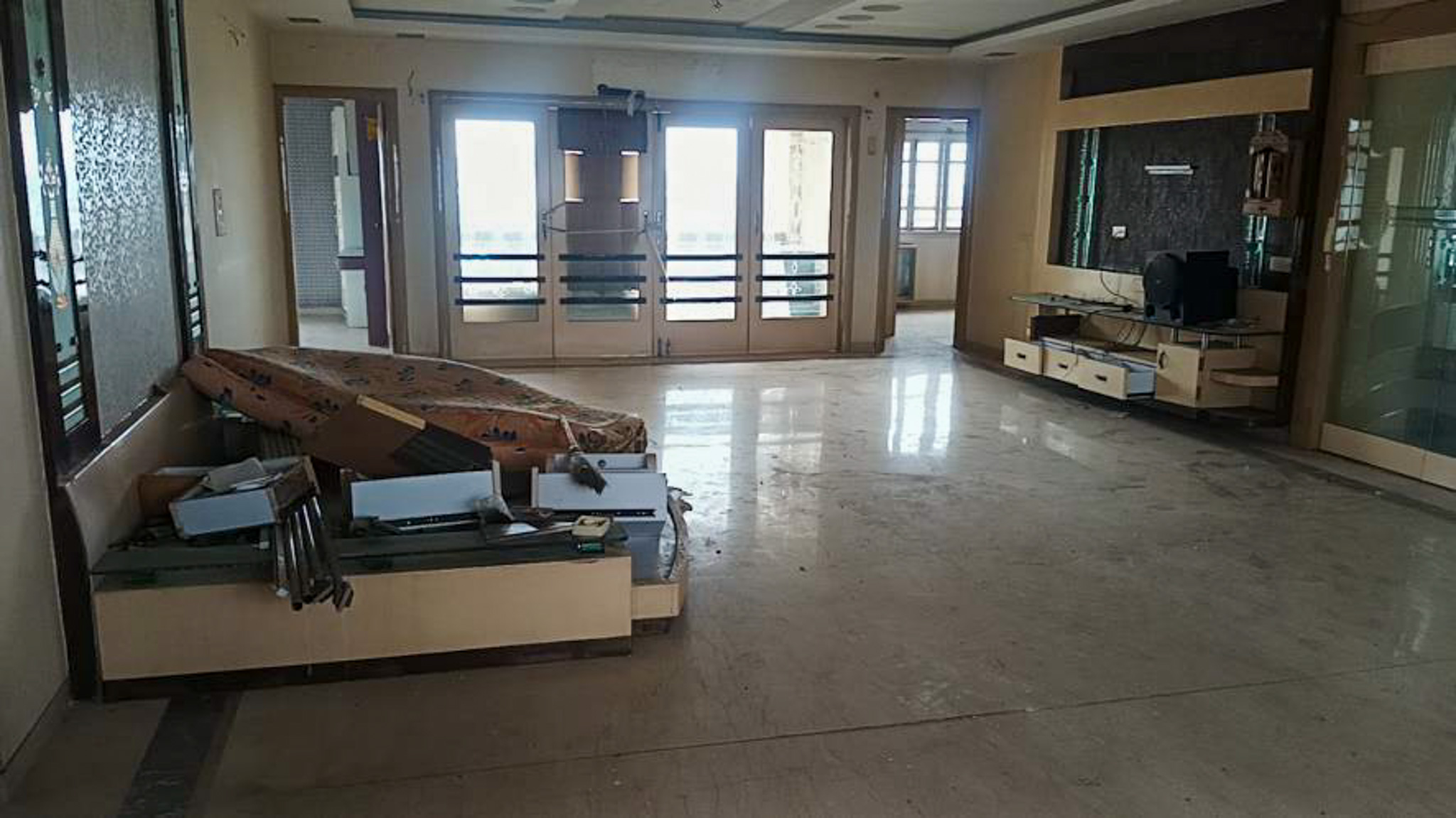 4 BHK Flat for sale in SURYA ENCLAVE, Surya Enclave Apartment Opp Bank of Baroda, City Light Road,Surat Chalthan — photo 2