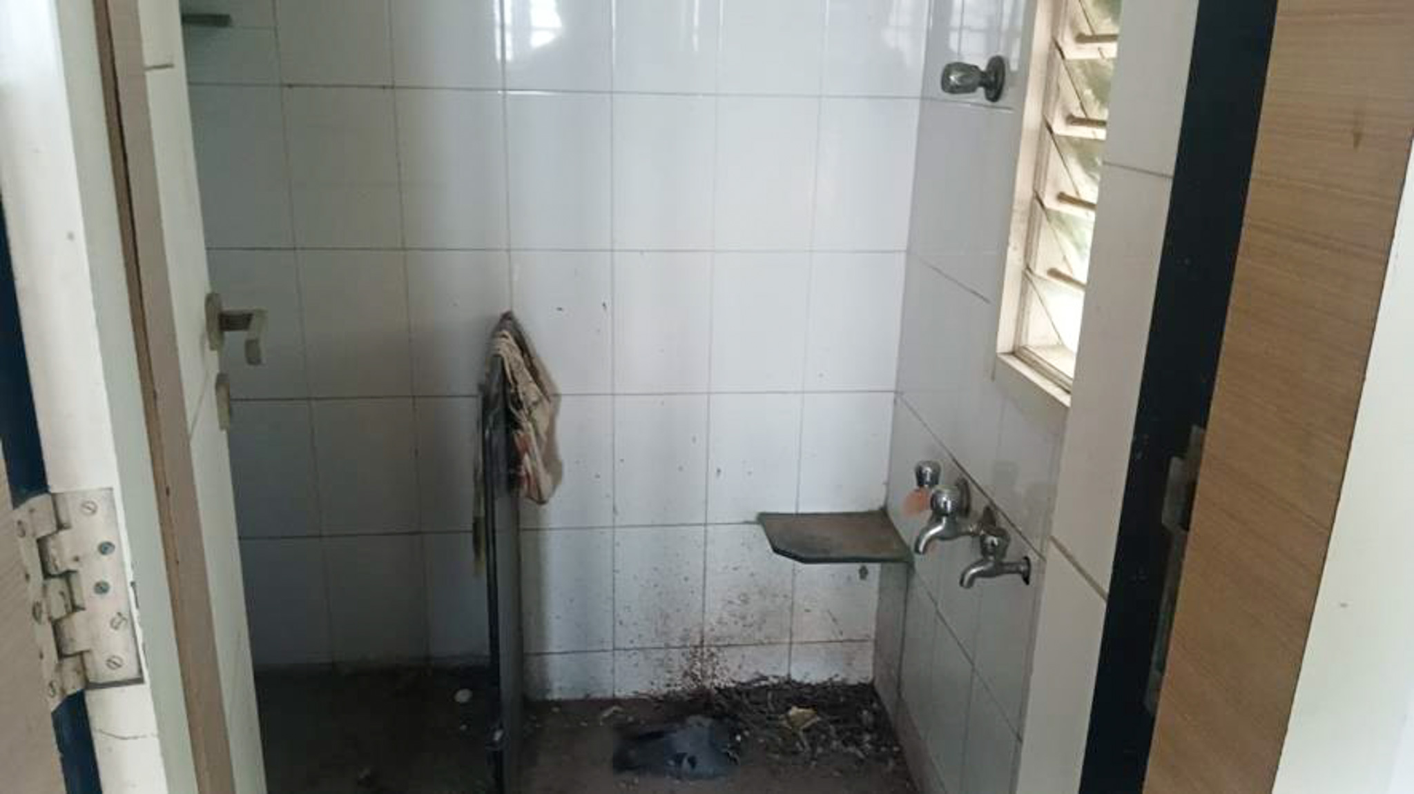 4 BHK Flat for sale in SURYA ENCLAVE, Surya Enclave Apartment Opp Bank of Baroda, City Light Road,Surat Chalthan — photo 8