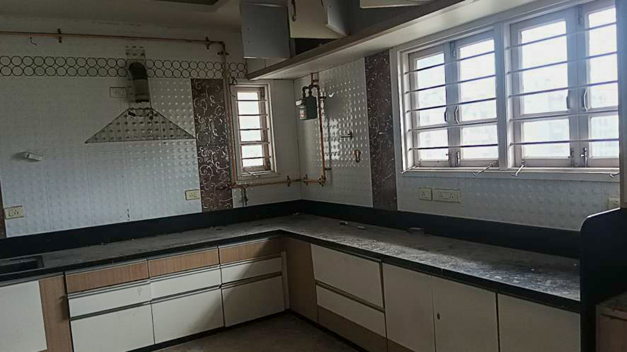 4 BHK Flat for sale in SURYA ENCLAVE, Surya Enclave Apartment Opp Bank of Baroda, City Light Road,Surat Chalthan — photo 19