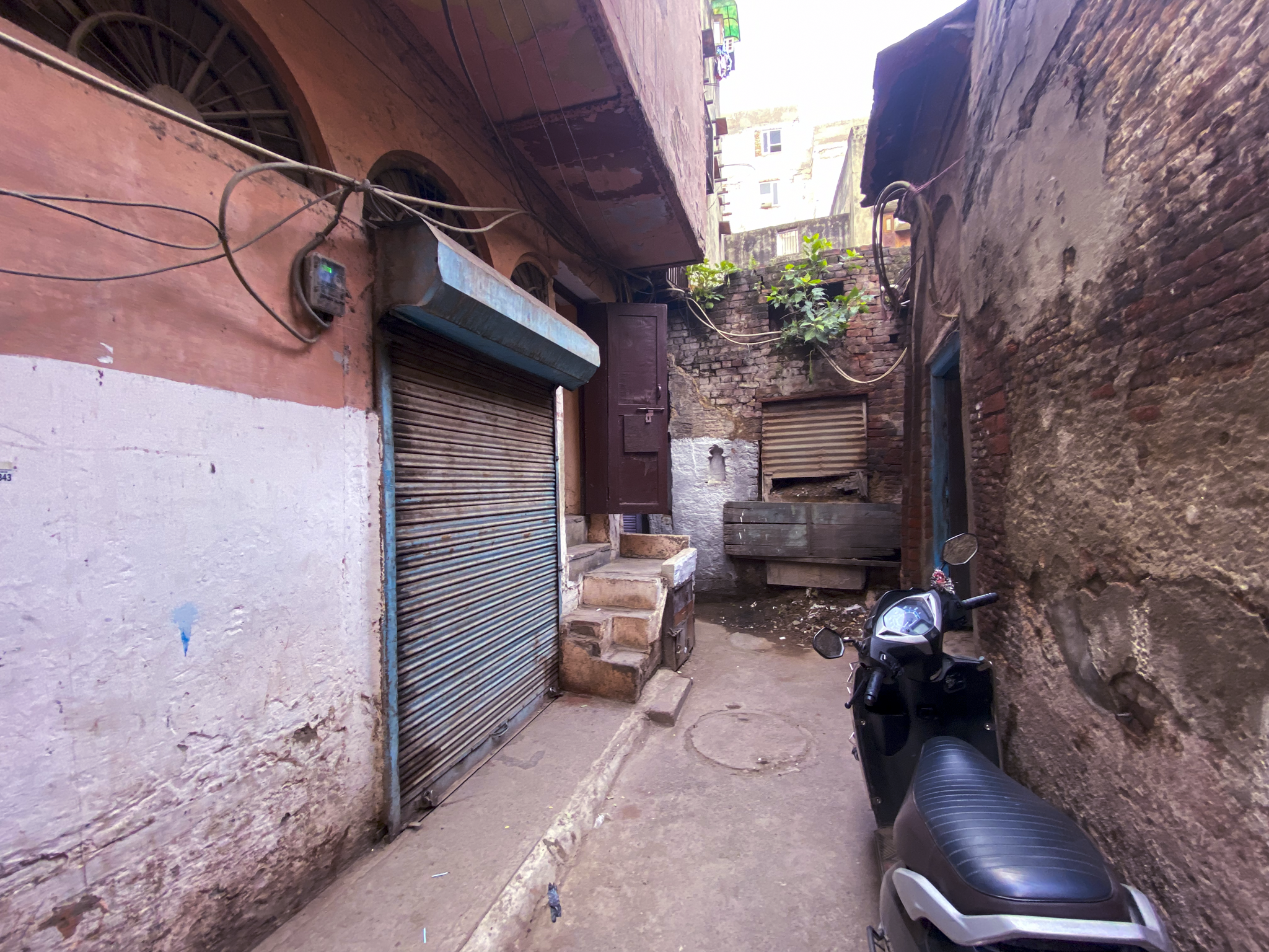 9.26 square yard Shops for sale in Hauz Quazi New Delhi — photo 2