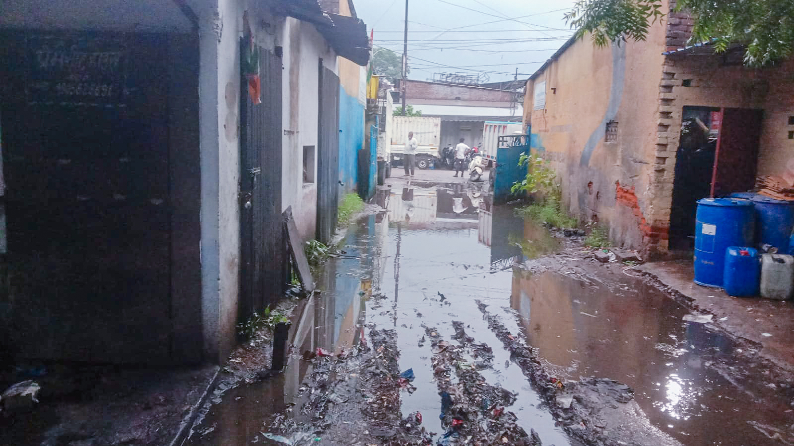 1080.9 square yard Industrial Plot with Factory Building for sale in FAZALGANJ Kanpur — photo 2