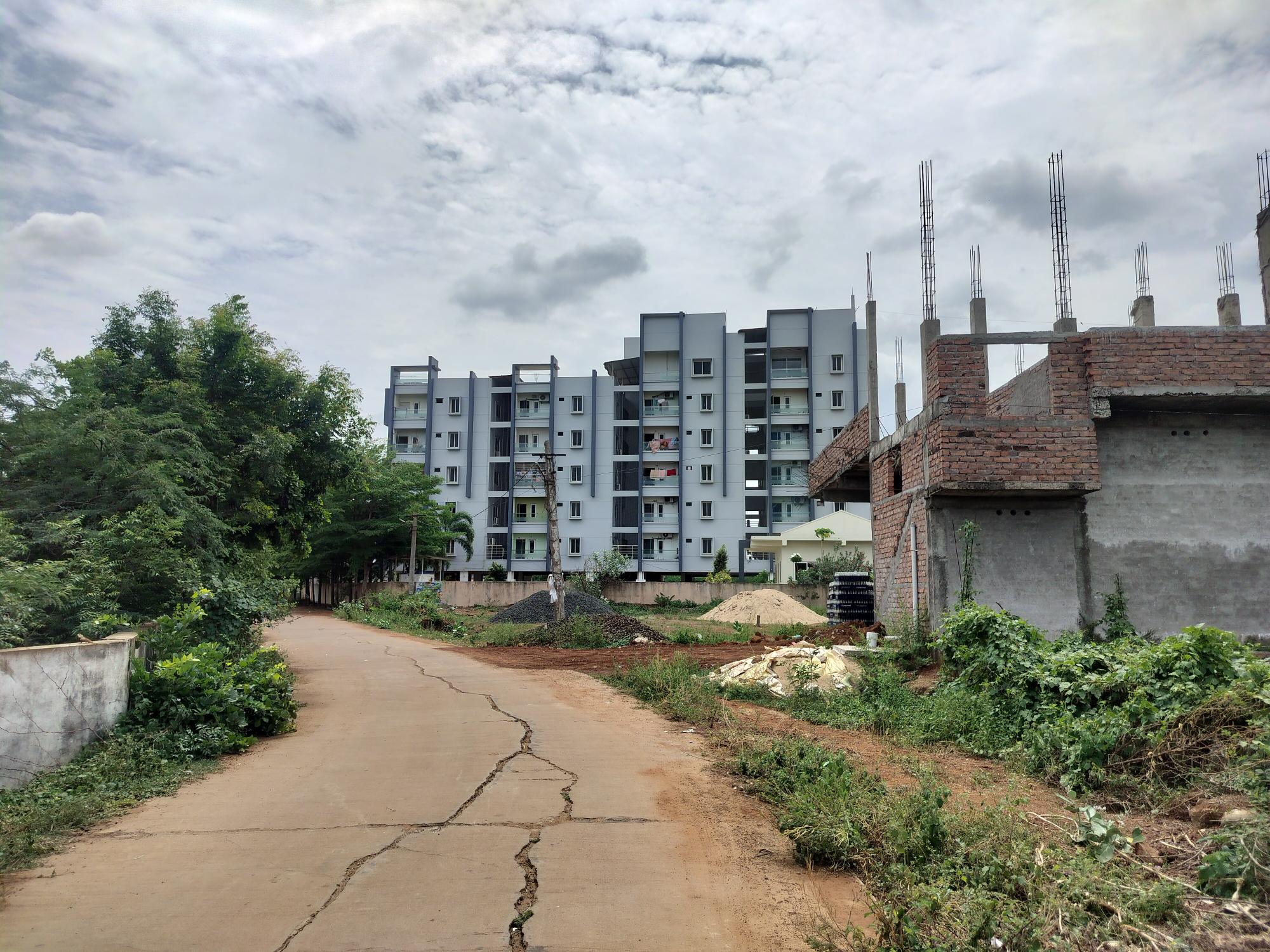 1350 square feet Flat for sale in BHIMADOLE Bhimavaram — photo 3