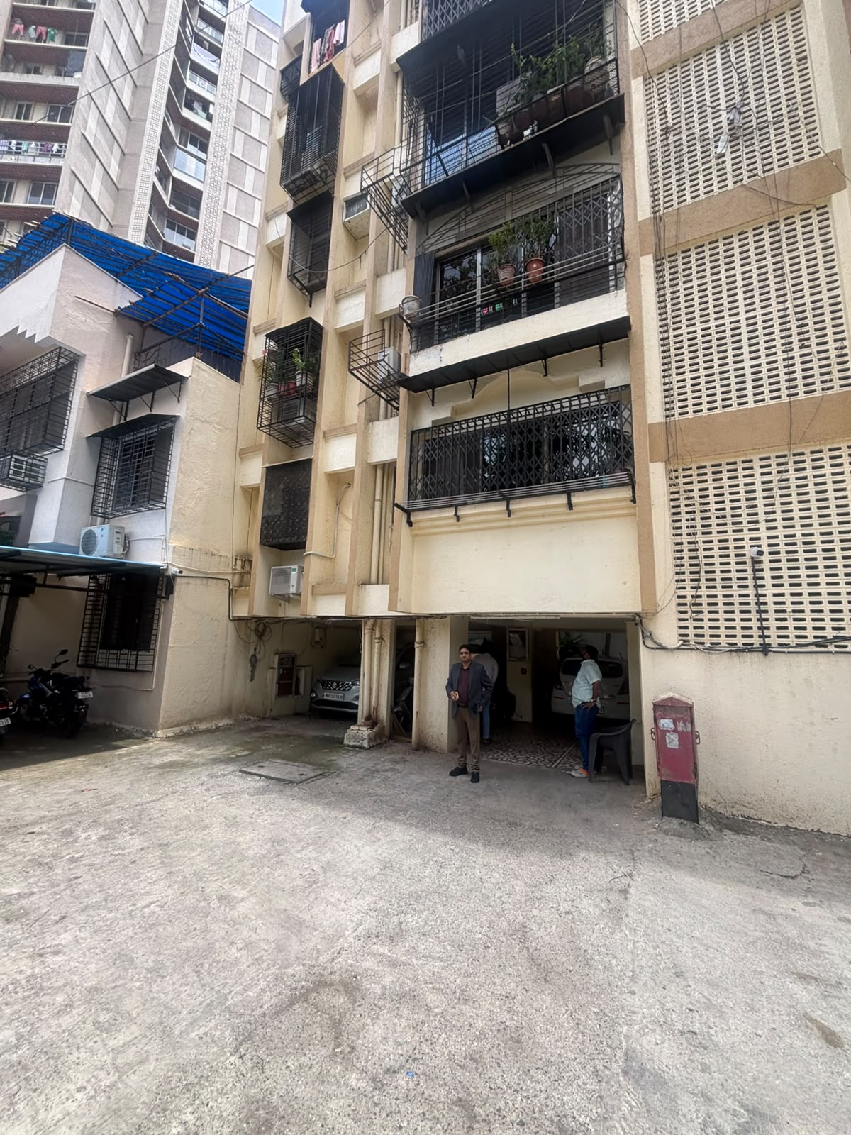 750 square feet Flat for sale in Borivali Mumbai — photo 2