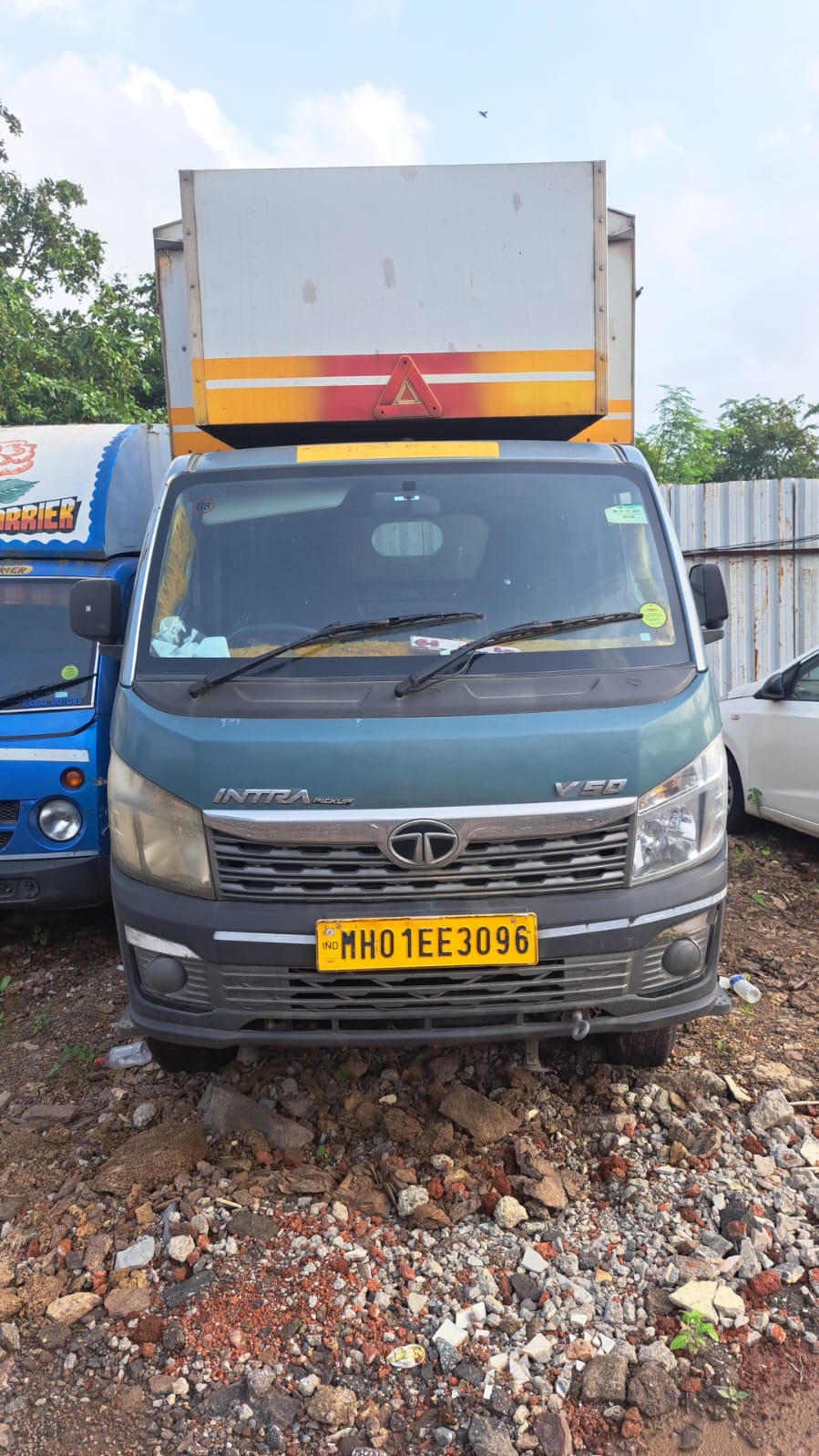 2022 Tata Intra V50 2600 CLB Pickup 30000 km 4 years for sale in MANNAT ENTERPRISES Kalyan — photo 1