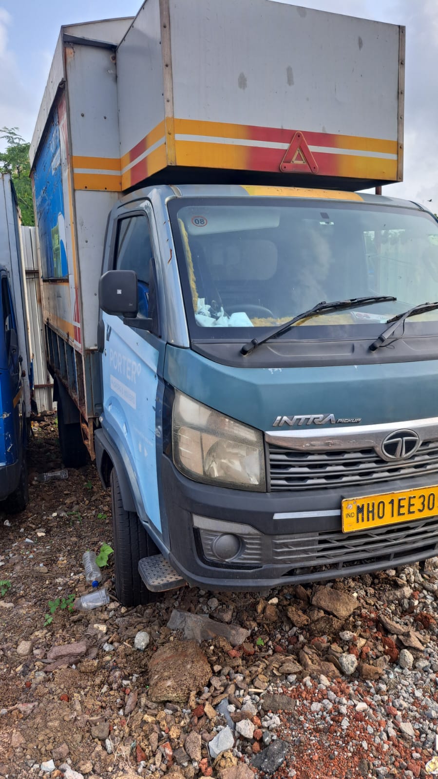 2022 Tata Intra V50 2600 CLB Pickup 30000 km 4 years for sale in MANNAT ENTERPRISES Kalyan — photo 2
